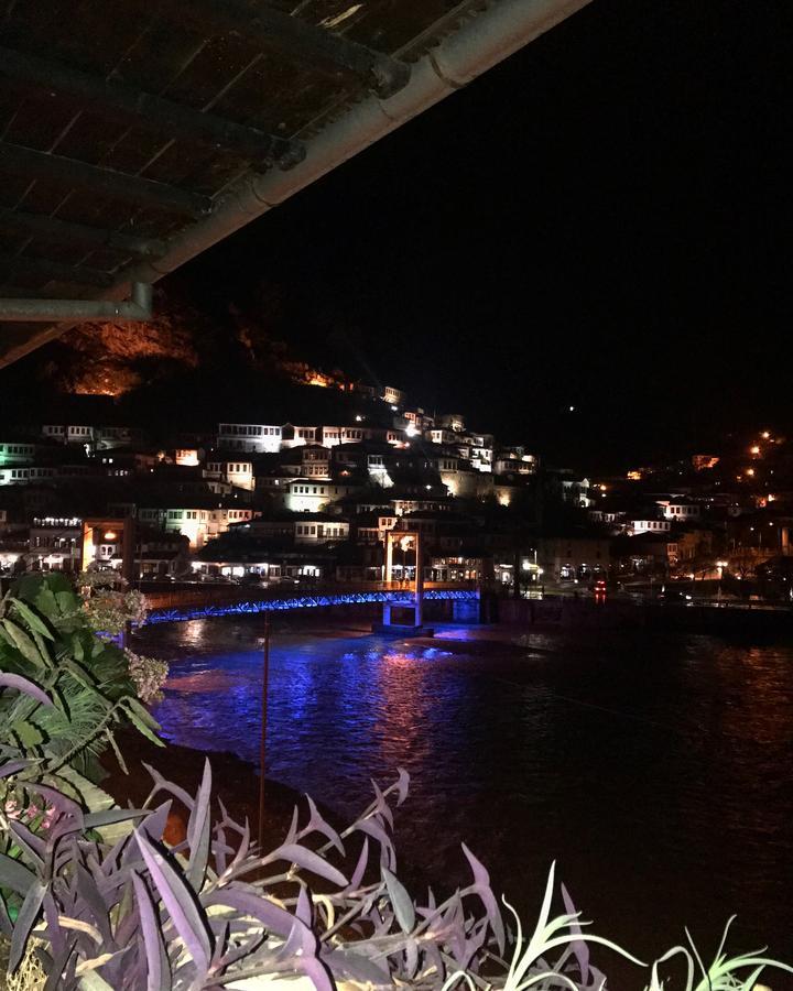 Hotel Ajka เบราท ภายนอก รูปภาพ