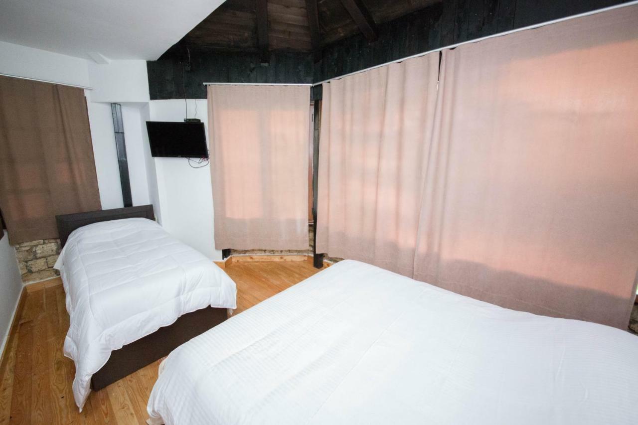 Hotel Ajka เบราท ภายนอก รูปภาพ